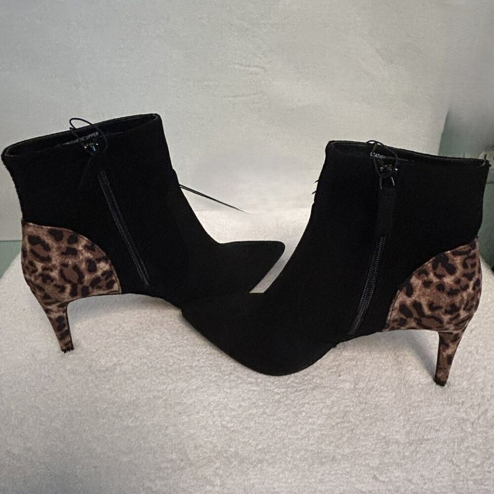 NWOB Violet & Red Quintin Black and Leopard Print Suede Heeled Booties 8.5 - Picture 9 of 14